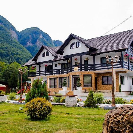 Ge-Lux Villa Incesti Bagian luar foto