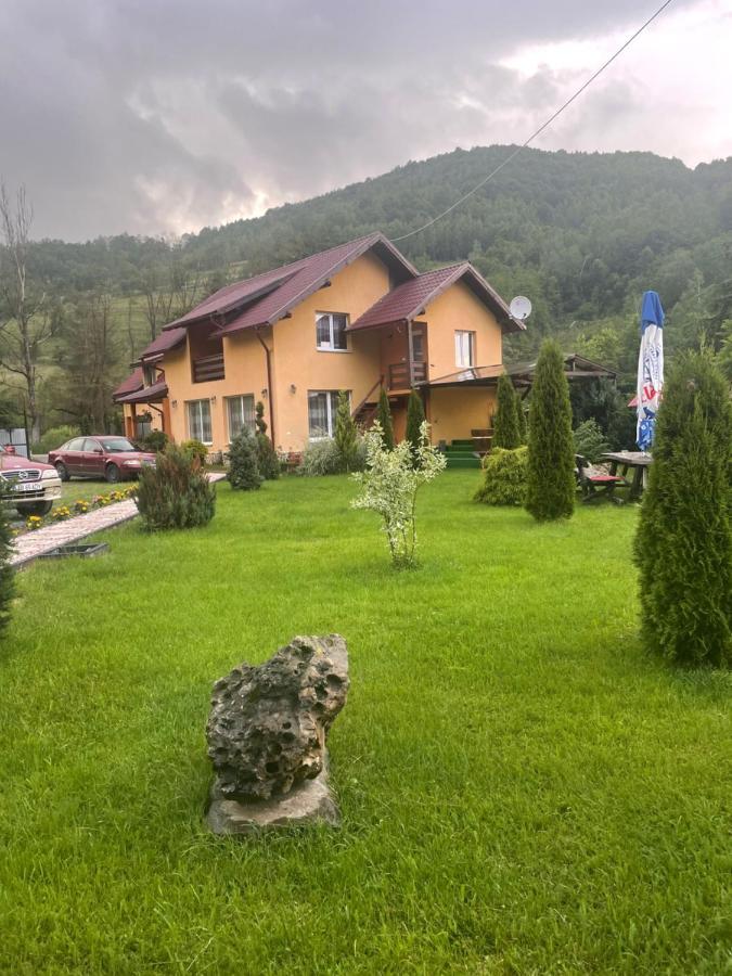 Ge-Lux Villa Incesti Bagian luar foto