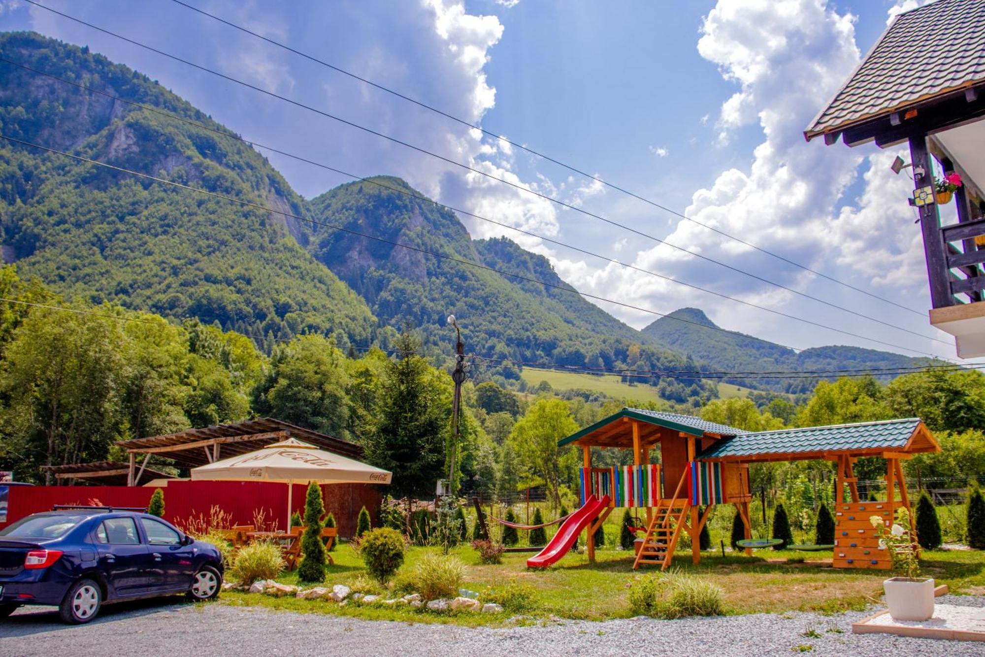 Ge-Lux Villa Incesti Bagian luar foto