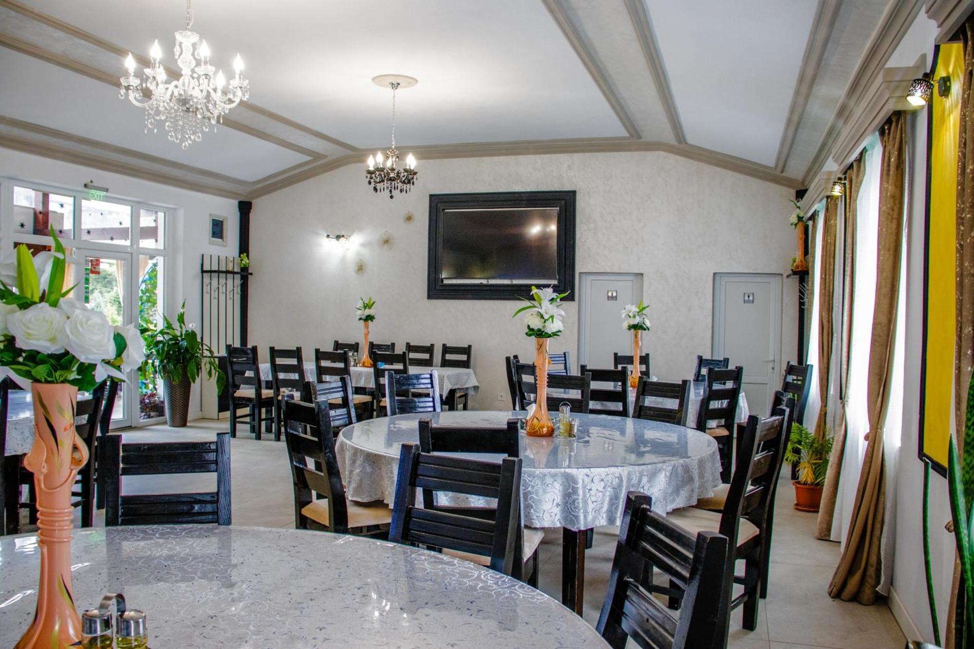 Ge-Lux Villa Incesti Bagian luar foto