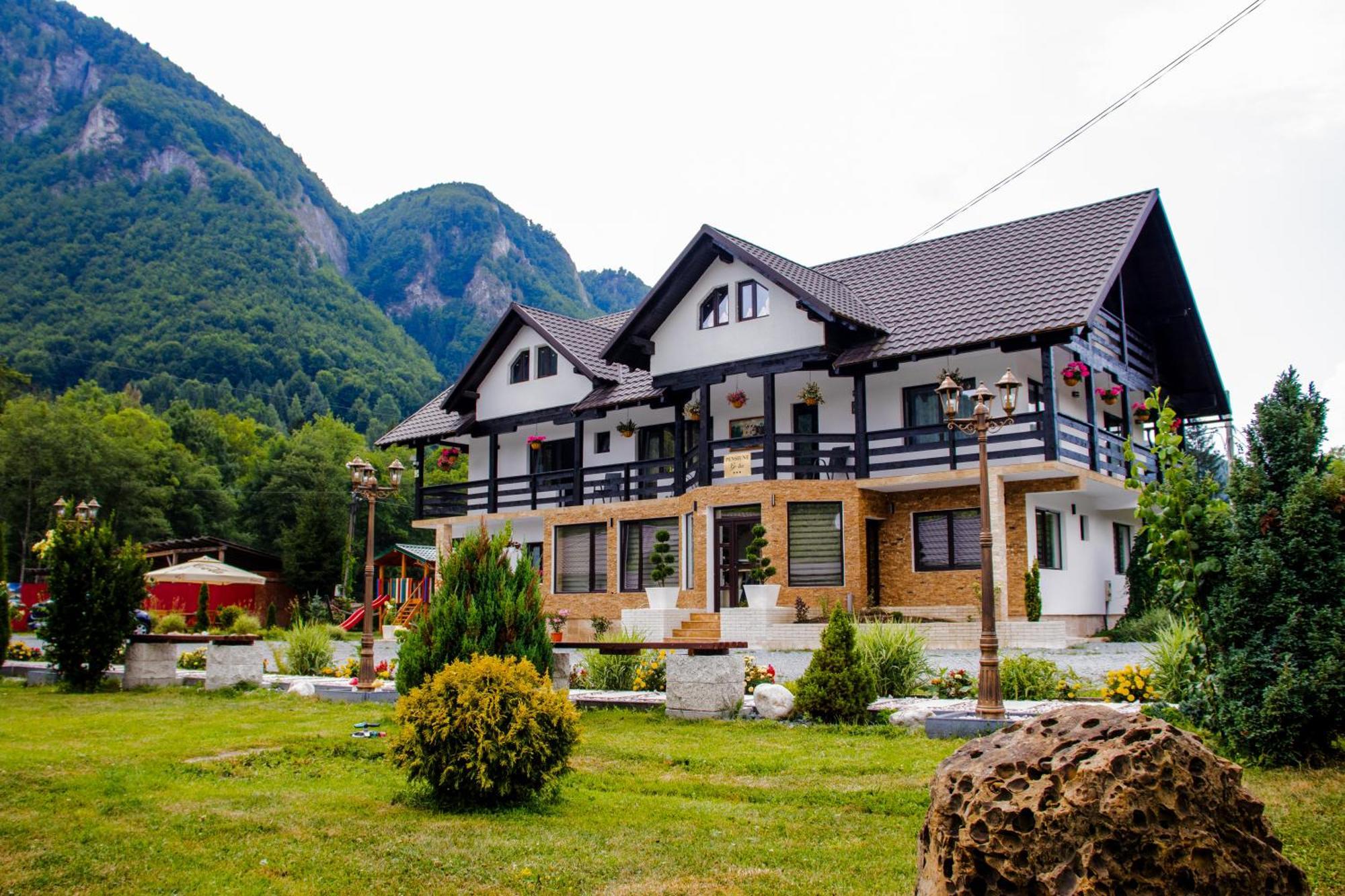 Ge-Lux Villa Incesti Bagian luar foto