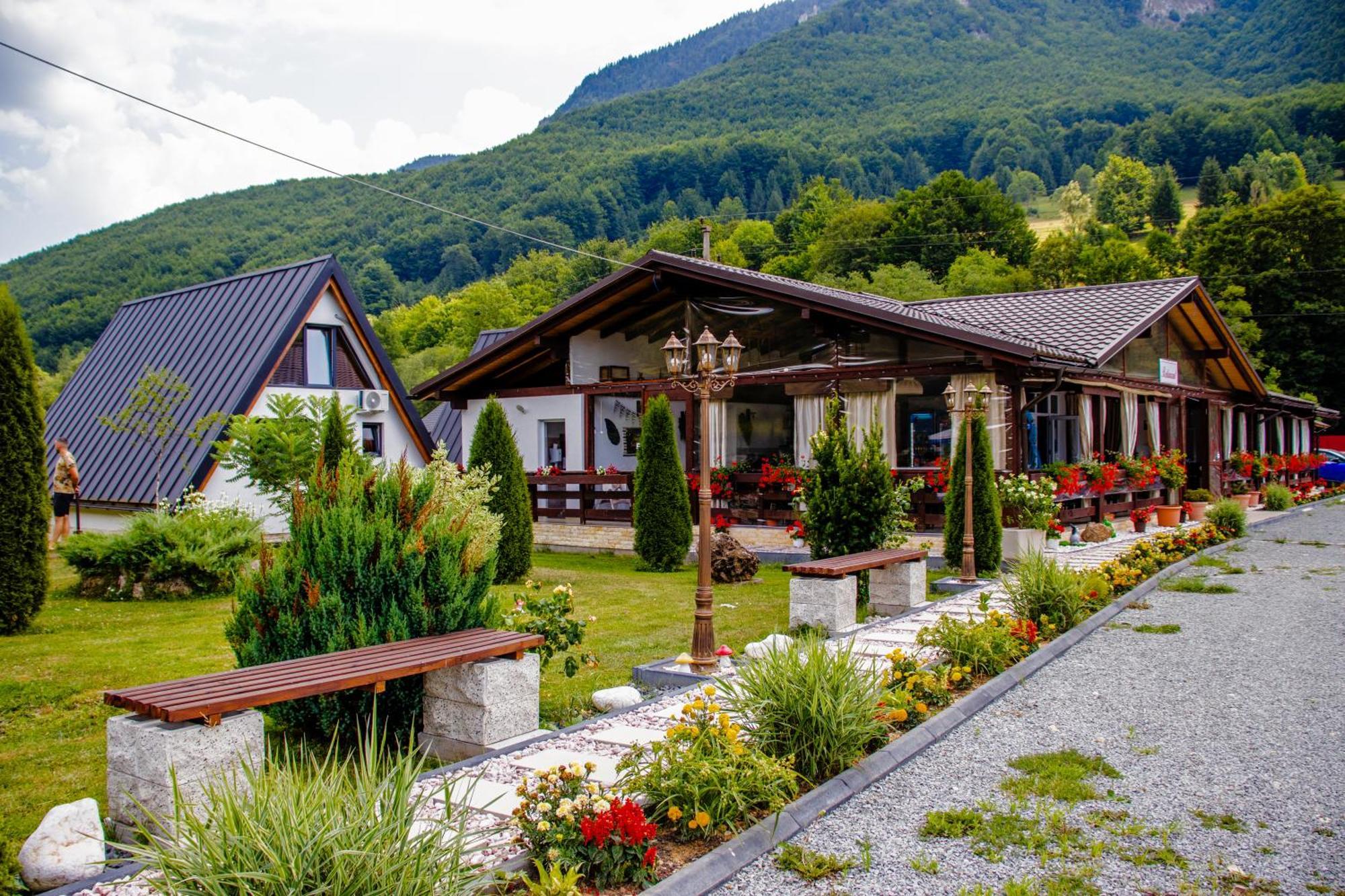 Ge-Lux Villa Incesti Bagian luar foto
