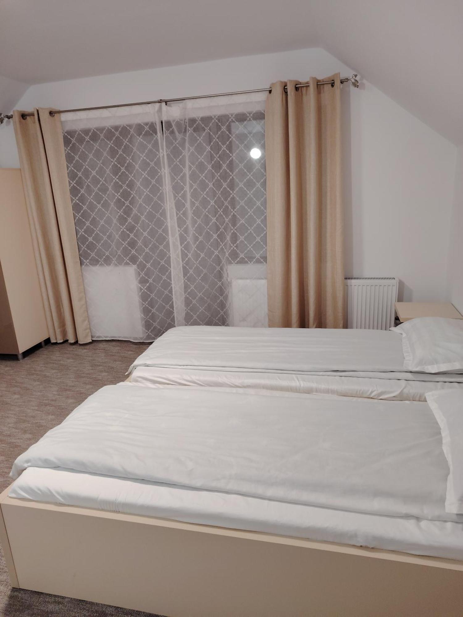 Ge-Lux Villa Incesti Bagian luar foto