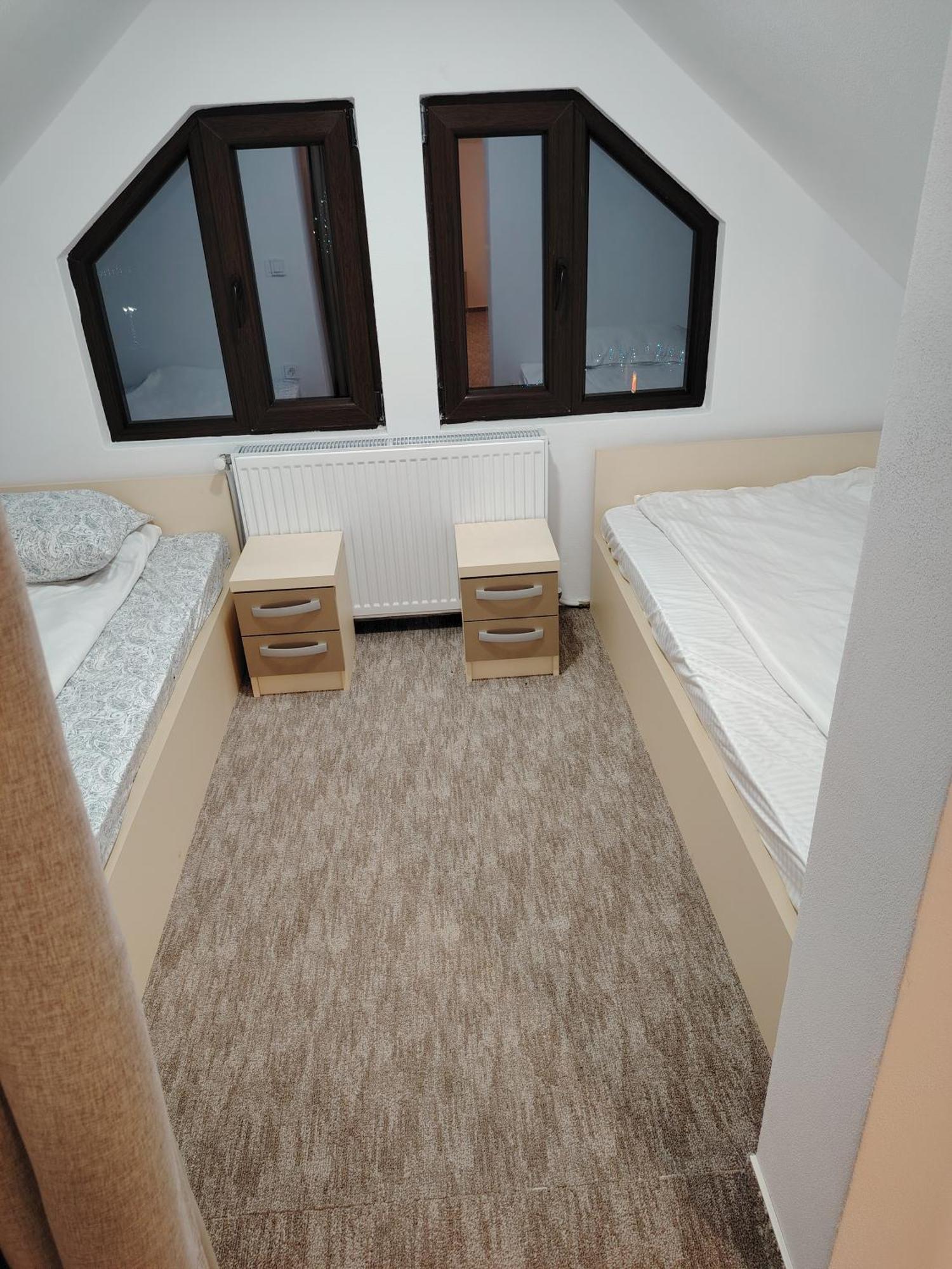 Ge-Lux Villa Incesti Bagian luar foto