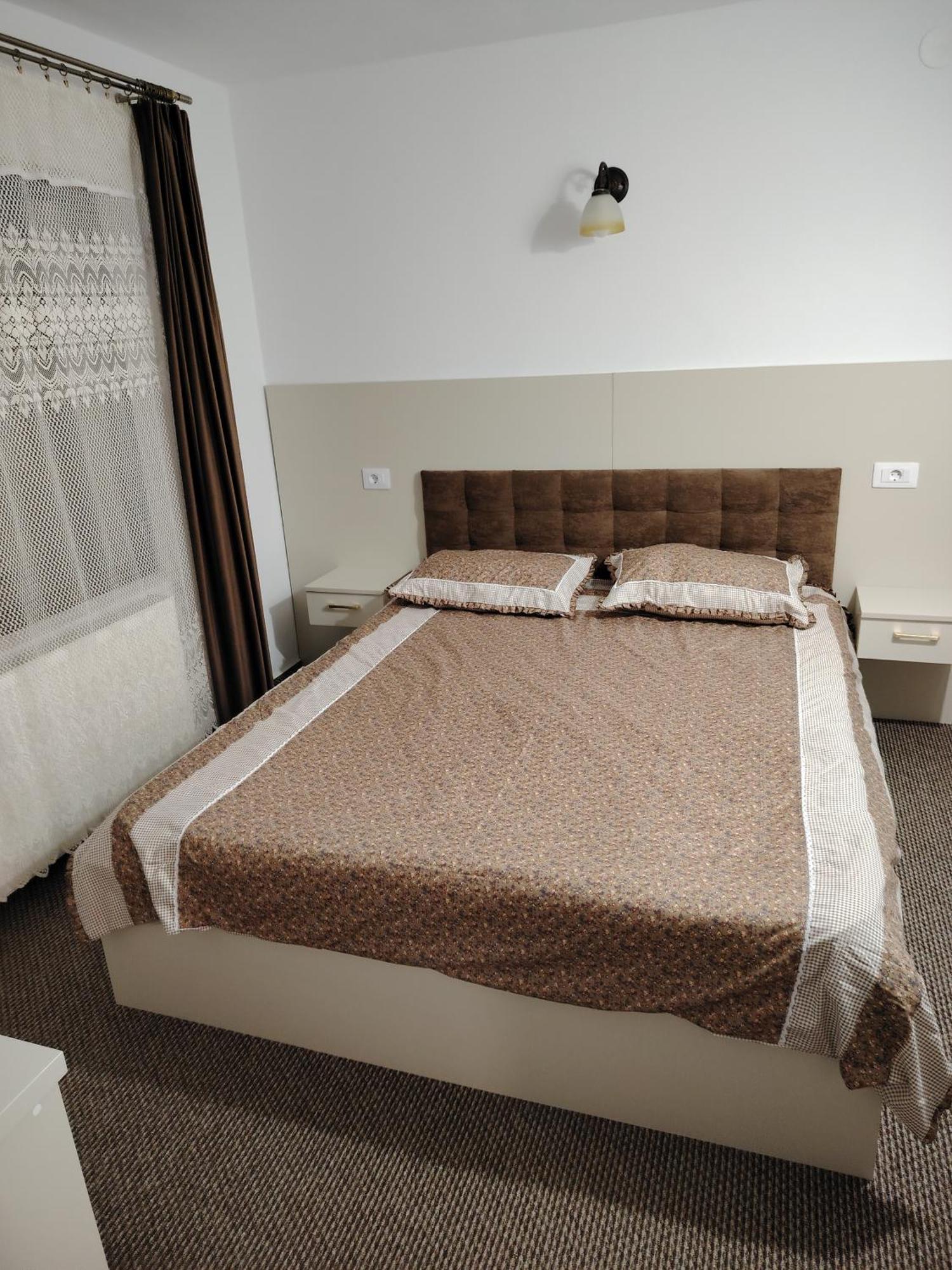 Ge-Lux Villa Incesti Bagian luar foto